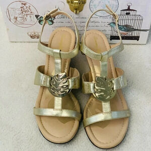 TOMMY Bahama Wedges, gold T-strap, 7